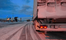 на трассе Москва-Минск спасатели помогли водителю, попавшему в ледяной плен - фото - 4