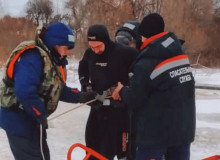 16.01.2023 согласно поступившей заявке спасателями аварийно-спасательных отрядов профессиональной аварийно-спасательной службы СОГБУ «Пожарно-спасательный центр» было извлечено тело ранее утонувшего мужчины - фото - 1