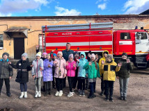 в гости к пожарным 71 пожарной части пришли ученики 4 классов Пригорской средней школы - фото - 1