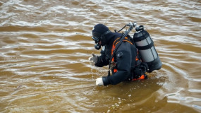 13.06.2024 в 21.15 согласно поступившей заявки водолазами АСО ПАСС СОГБУ «Пожарно-спасательный центр» в г. Смоленск, СНТ «Дружба» оз. Дачное извлечено тело ранее утонувшего мужчины - фото - 1