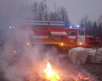 04.12.2024 Бесконтрольное горение мусора, на территории бывшей птицефабрики - фото - 1