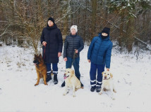 кинологический отряд профессиональной аварийно-спасательной службы СОГБУ «Пожарно-спасательный центр» продолжает занятия со студентами Техникума отраслевых технологий - фото - 1